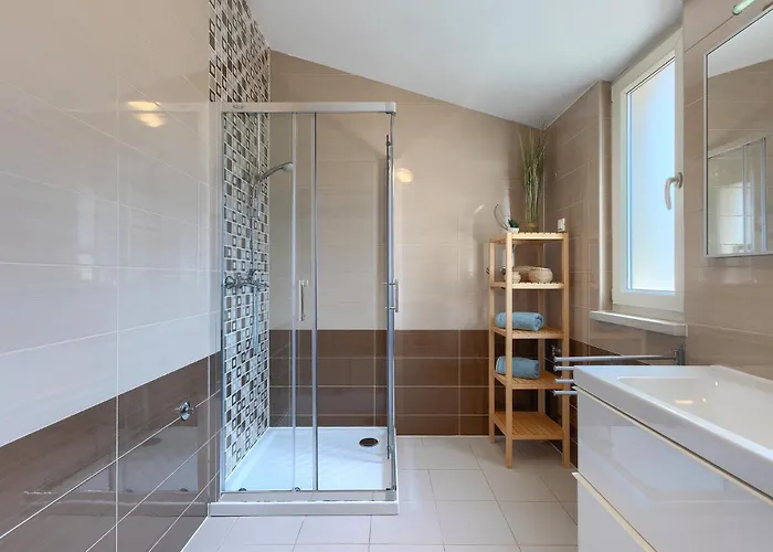 Nona Nina فيلة *