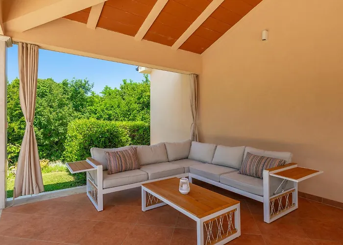 Nona Nina بوريتش